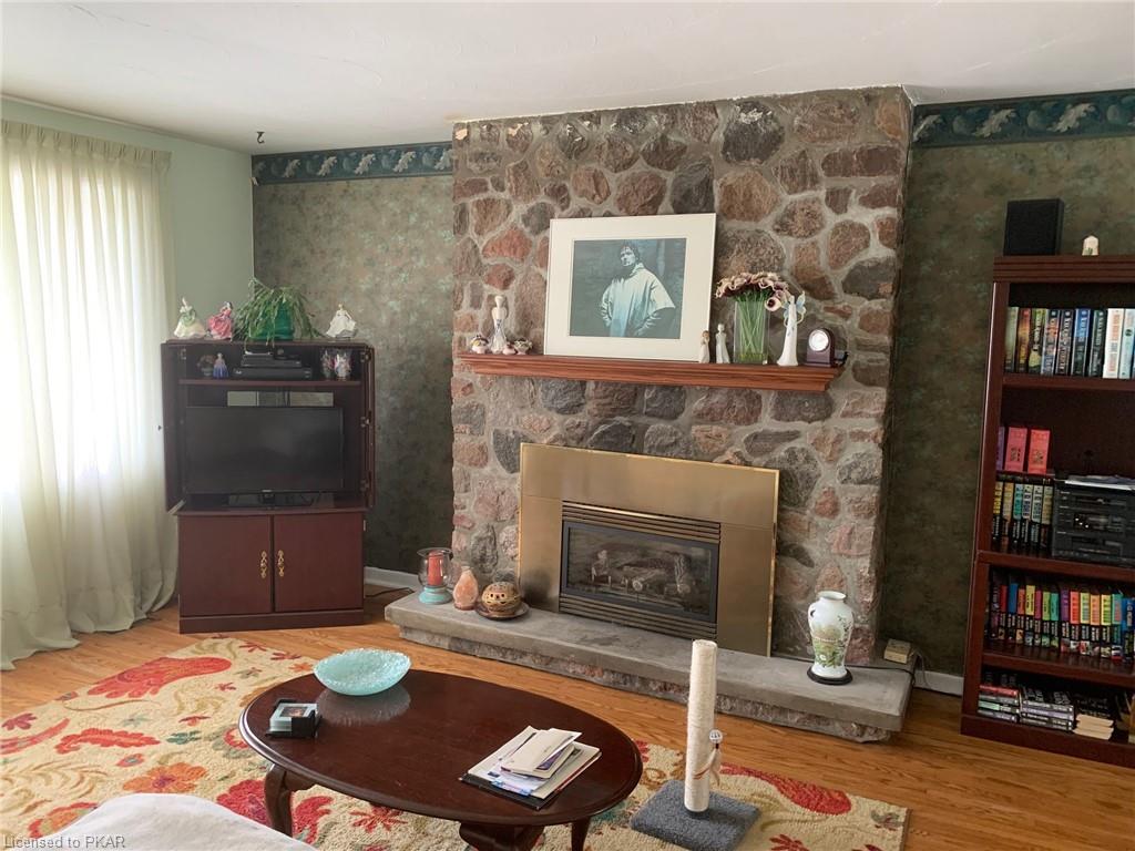 698 YOUNG Street, Ennismore, Ontario, Canada