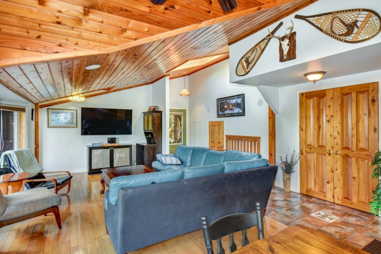 55 Doc Evans Road, North Kawartha, Ontario, Canada photo 8