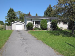 1084 Lincoln Dr, Kingston Ontario, Canada