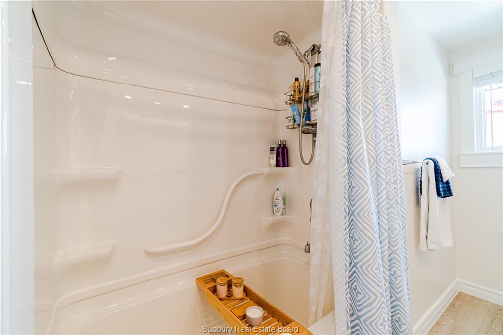 571 Bayview Lane, Sudbury, Ontario, Canada