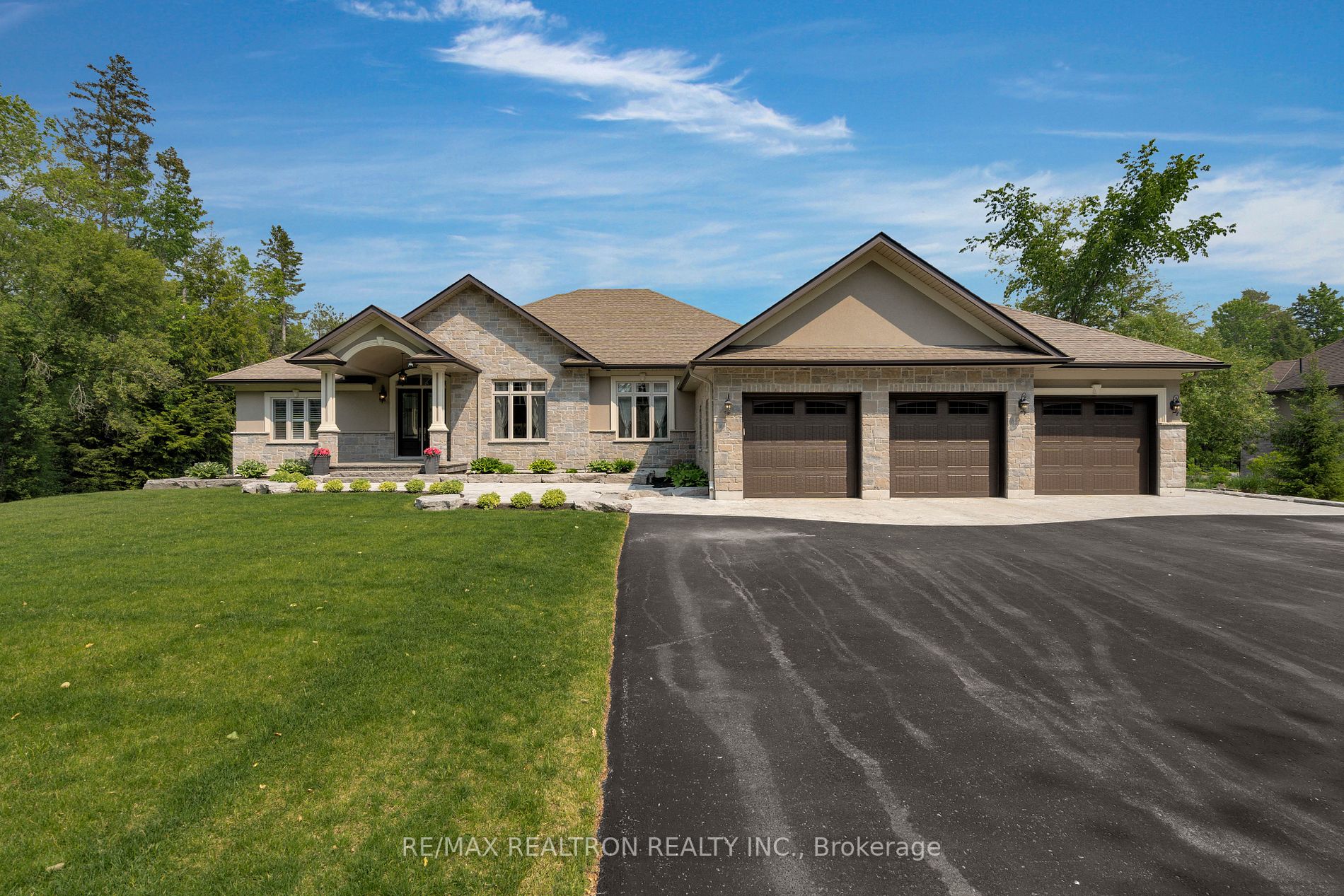 17 Ohara Lane, Springwater Township Ontario, Canada