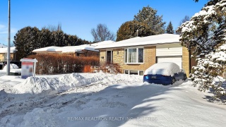 6 Hammond Dr, Aurora Ontario