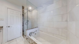6 Hammond Dr, Aurora Ontario