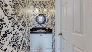 6 Hammond Dr, Aurora Ontario