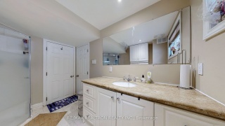 6 Hammond Dr, Aurora Ontario