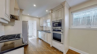 6 Hammond Dr, Aurora Ontario