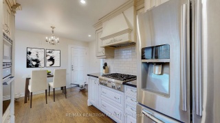 6 Hammond Dr, Aurora Ontario