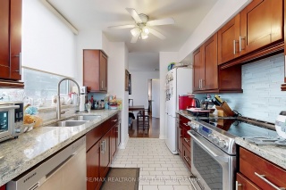 326 Major Mackenzie Dr E, Richmond Hill Ontario