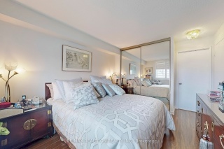 326 Major Mackenzie Dr E, Richmond Hill Ontario