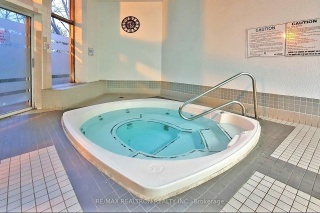 326 Major Mackenzie Dr E, Richmond Hill Ontario