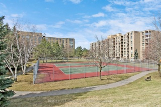 326 Major Mackenzie Dr E, Richmond Hill Ontario