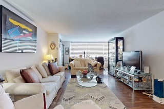 326 Major Mackenzie Dr E, Richmond Hill Ontario