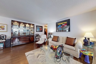 326 Major Mackenzie Dr E, Richmond Hill Ontario