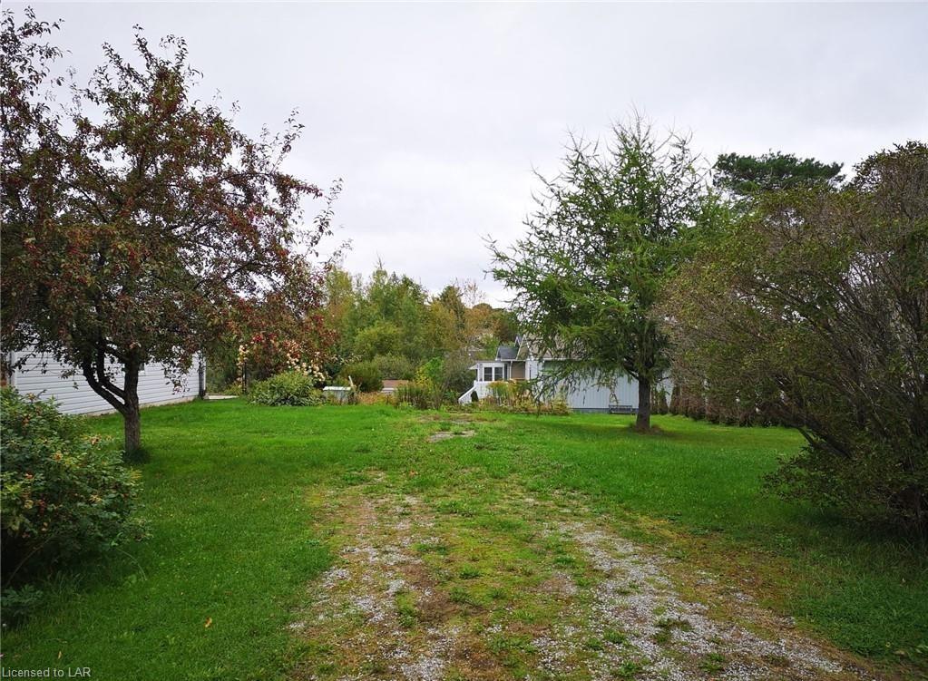 CAIRNS Crescent, Huntsville Ontario, Canada