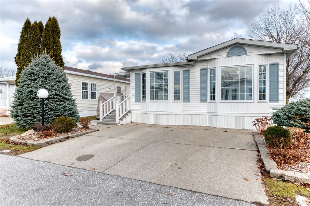 5700 BLACKWELL Sideroad Unit# 102, Sarnia Ontario, Canada