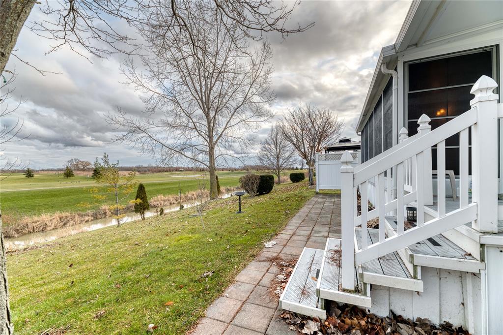 5700 BLACKWELL Sideroad Unit# 102, Sarnia Ontario, Canada