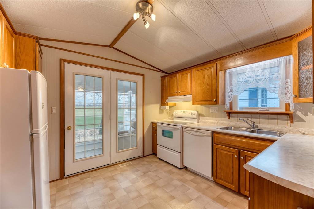 5700 BLACKWELL Sideroad Unit# 102, Sarnia Ontario, Canada
