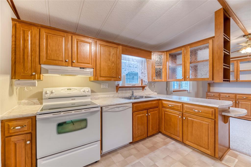 5700 BLACKWELL Sideroad Unit# 102, Sarnia Ontario, Canada