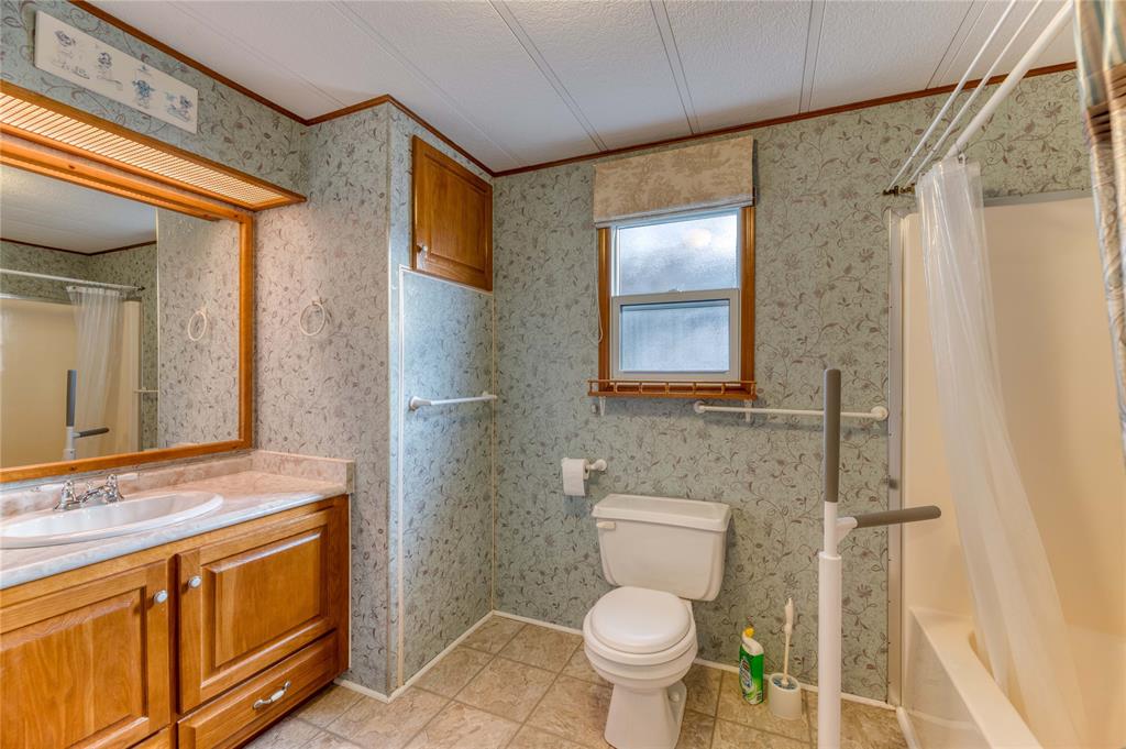 5700 BLACKWELL Sideroad Unit# 102, Sarnia Ontario, Canada