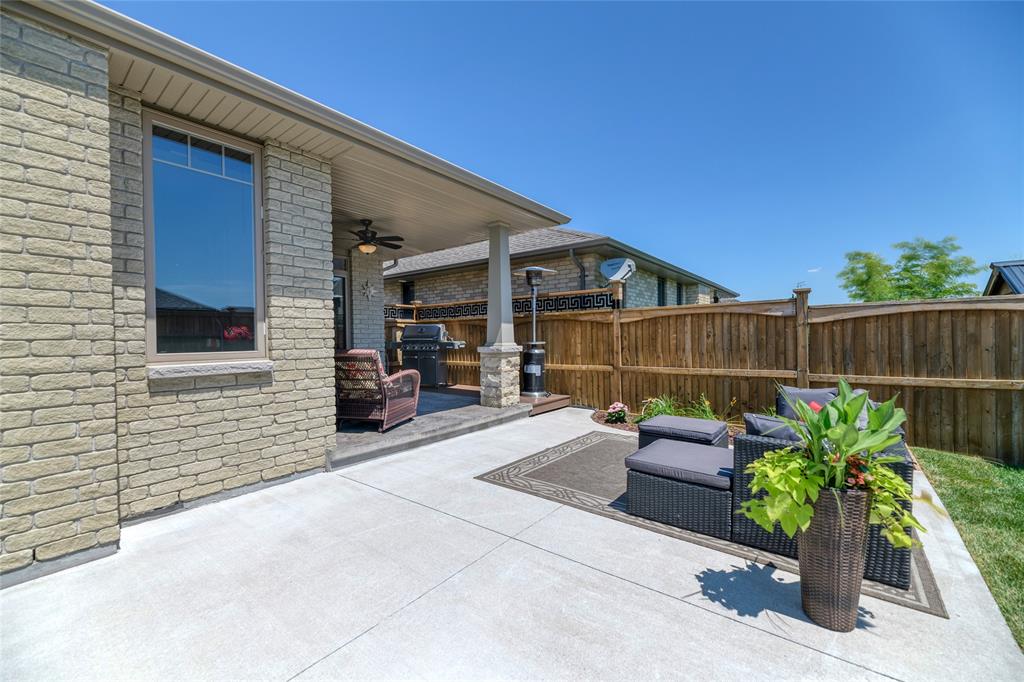 321 GRAHAM COUGHTRY Court, Sarnia Ontario, Canada