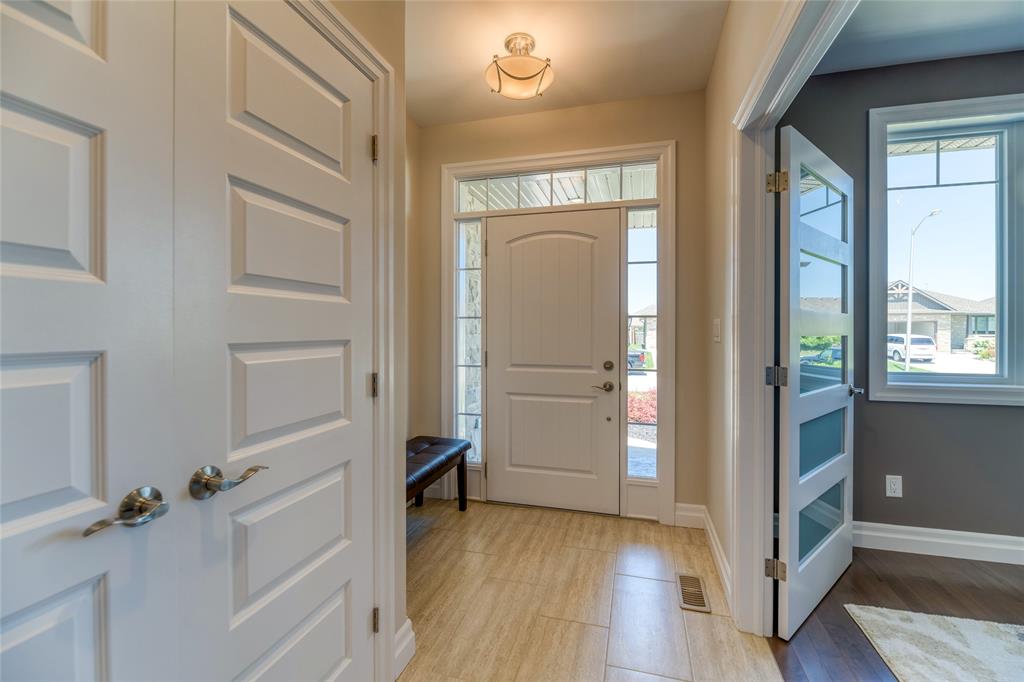321 GRAHAM COUGHTRY Court, Sarnia Ontario, Canada