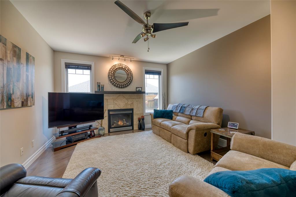 321 GRAHAM COUGHTRY Court, Sarnia Ontario, Canada