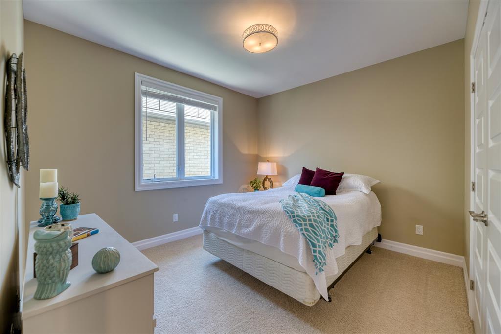 321 GRAHAM COUGHTRY Court, Sarnia Ontario, Canada