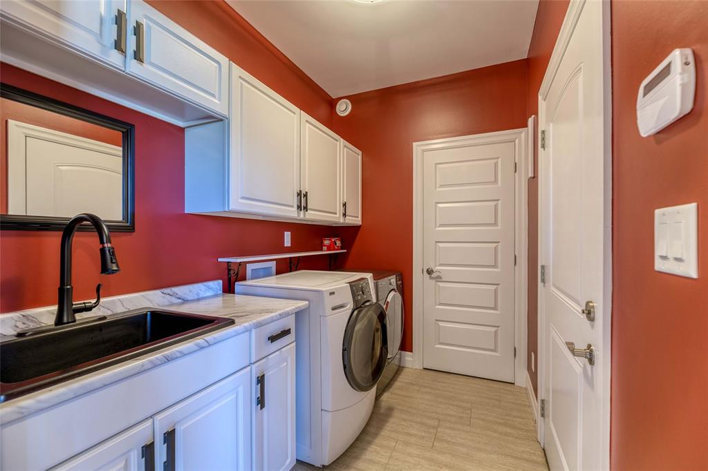 321 GRAHAM COUGHTRY Court, Sarnia Ontario, Canada