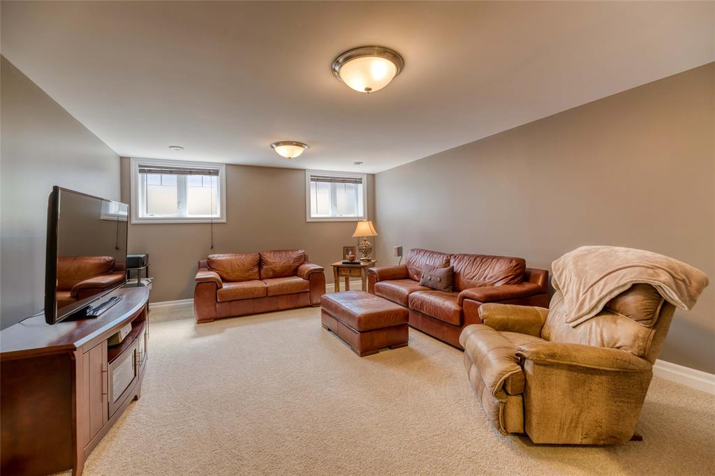 321 GRAHAM COUGHTRY Court, Sarnia Ontario, Canada