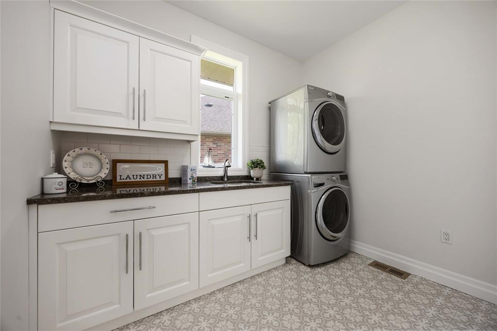 6854 CREEKSIDE Drive, Plympton-Wyoming, Ontario, Canada photo 11