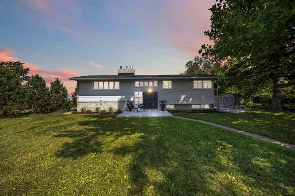 3554 QUEEN Street, Plympton-Wyoming, Ontario, Canada photo 2