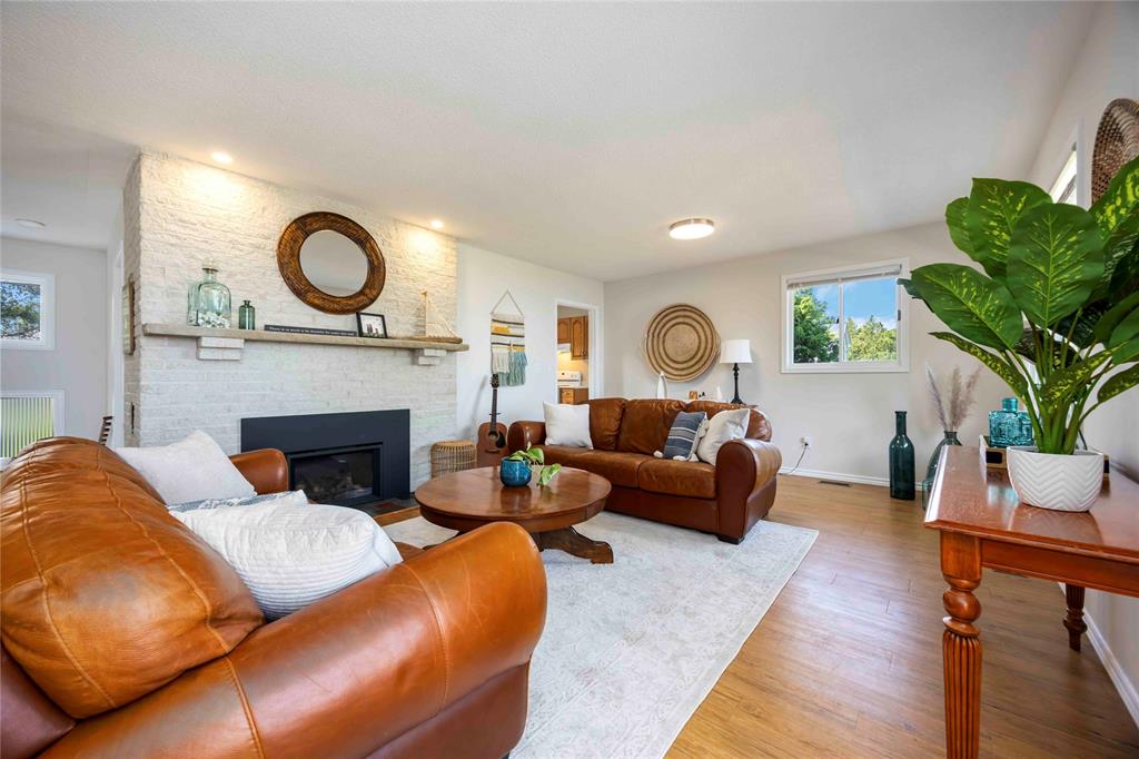 3554 QUEEN Street, Plympton-Wyoming, Ontario, Canada photo 8