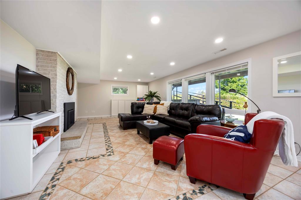 3554 QUEEN Street, Plympton-Wyoming, Ontario, Canada photo 23