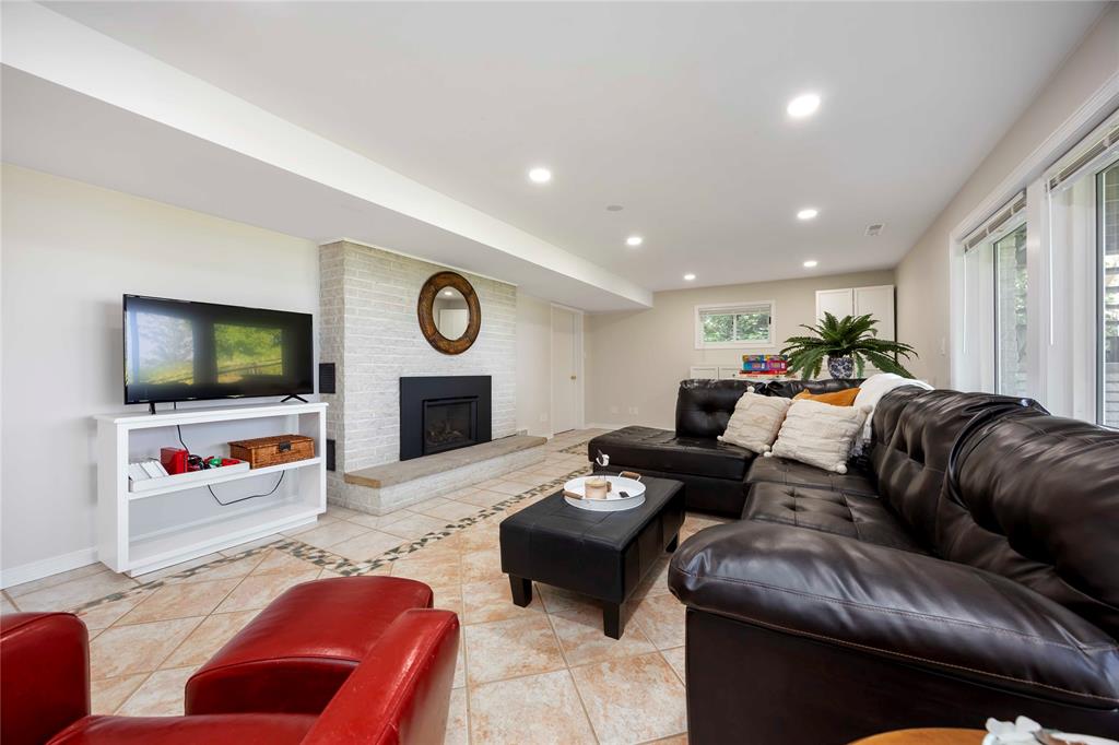 3554 QUEEN Street, Plympton-Wyoming, Ontario, Canada photo 24