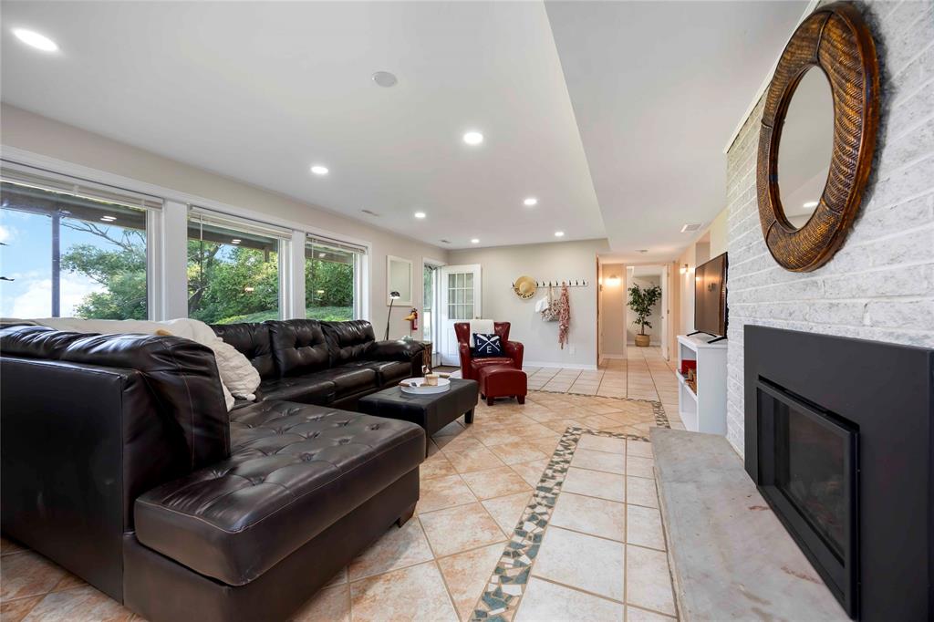 3554 QUEEN Street, Plympton-Wyoming, Ontario, Canada photo 25