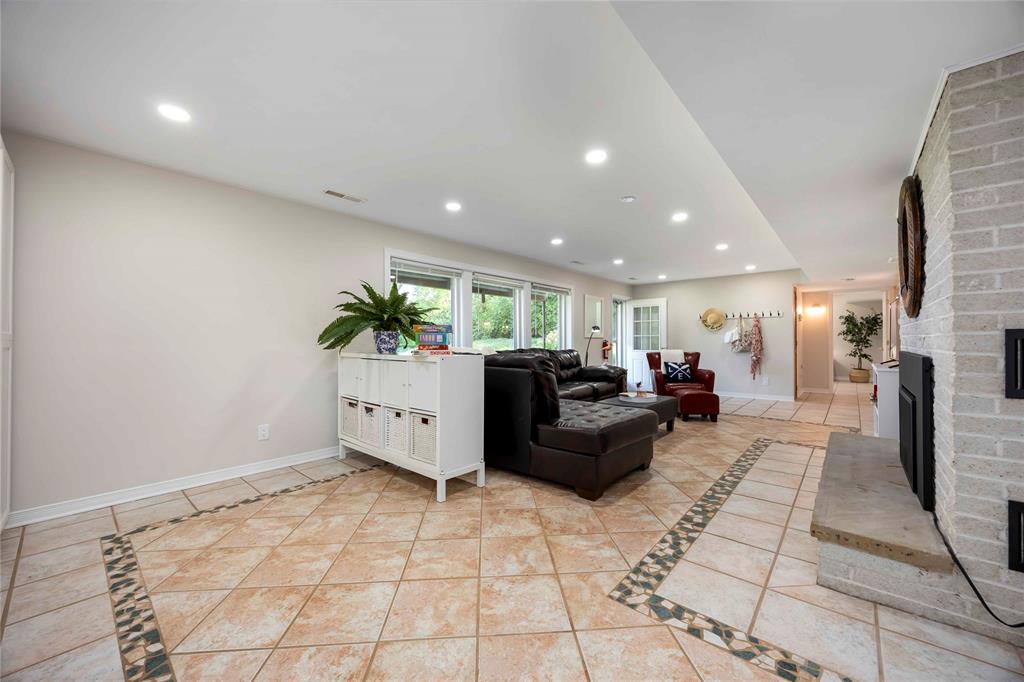 3554 QUEEN Street, Plympton-Wyoming, Ontario, Canada photo 26