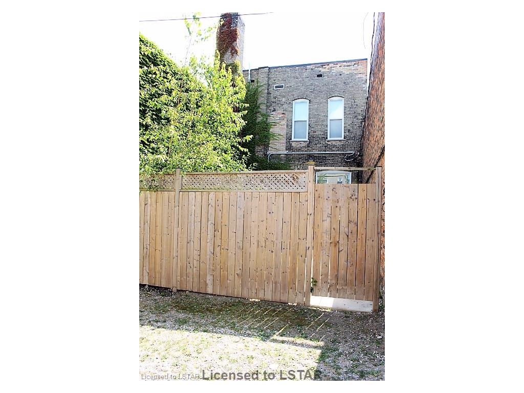 471 TALBOT Street, St. Thomas, Ontario, Canada photo 3