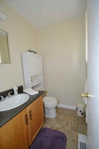 1062 HICKORYWOOD CRES, Kingston Ontario, Canada