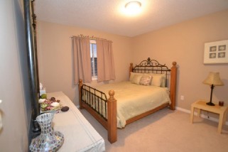 443 MAUREEN ST, Kingston Ontario, Canada
