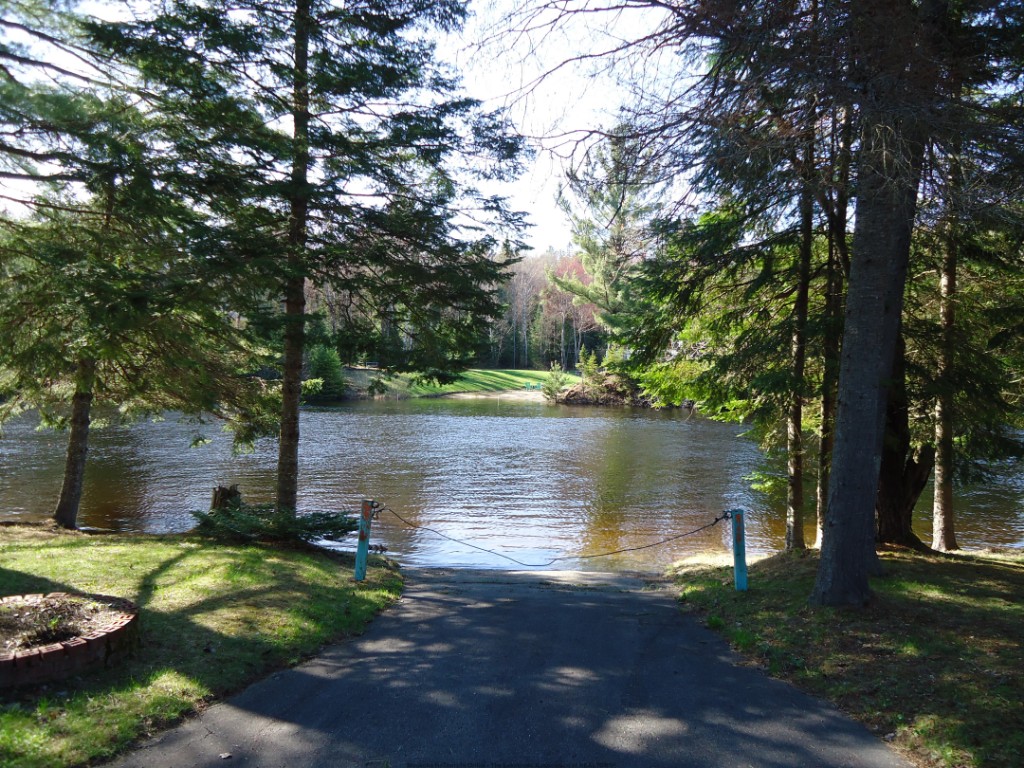 495 Balsam Chutes Rd, Port Sydney Ontario, Canada
