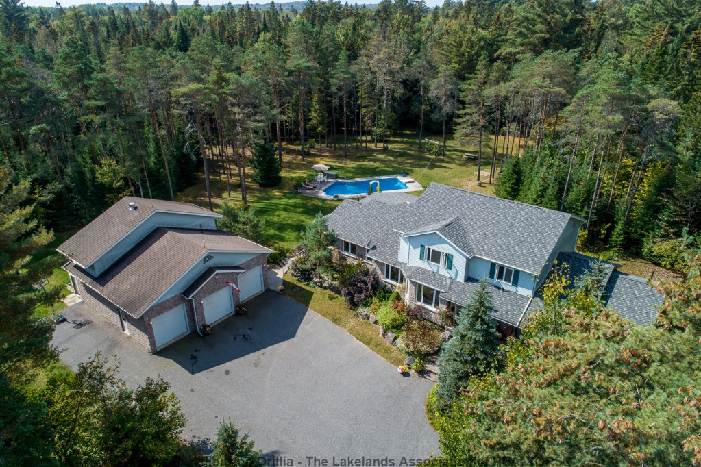 136 Hiawatha Dr, Port Sydney Ontario, Canada