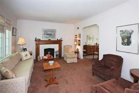 35 Glenellen Dr E, Toronto, Ontario, Canada photo 2