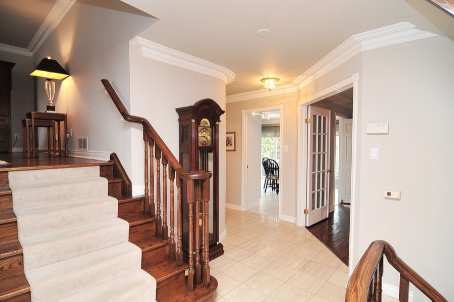 9 Kingscourt Dr, Toronto, Ontario, Canada photo 2