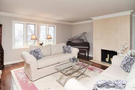 9 Kingscourt Dr, Toronto, Ontario, Canada photo 3