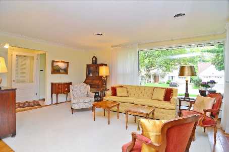 10 Hilldowntree Rd, Toronto, Ontario, Canada photo 2