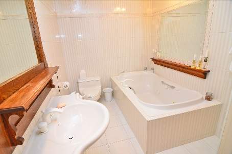 10 Hilldowntree Rd, Toronto, Ontario, Canada photo 7