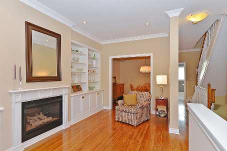 215 Grand Ave, Toronto, Ontario, Canada photo 3