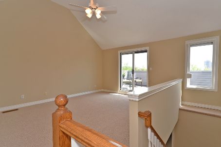 215 Grand Ave, Toronto, Ontario, Canada photo 7