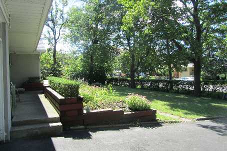 412 Burnhamthorpe Rd, Toronto, Ontario, Canada photo 5
