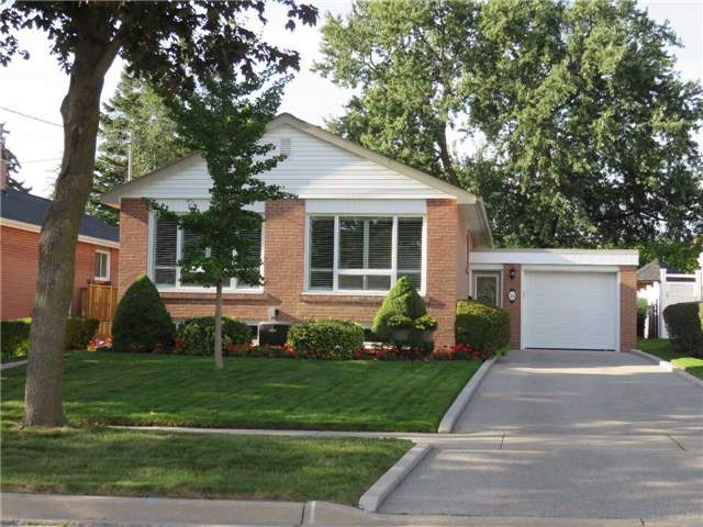 24 Millburn Dr, Toronto, Ontario, Canada photo 1